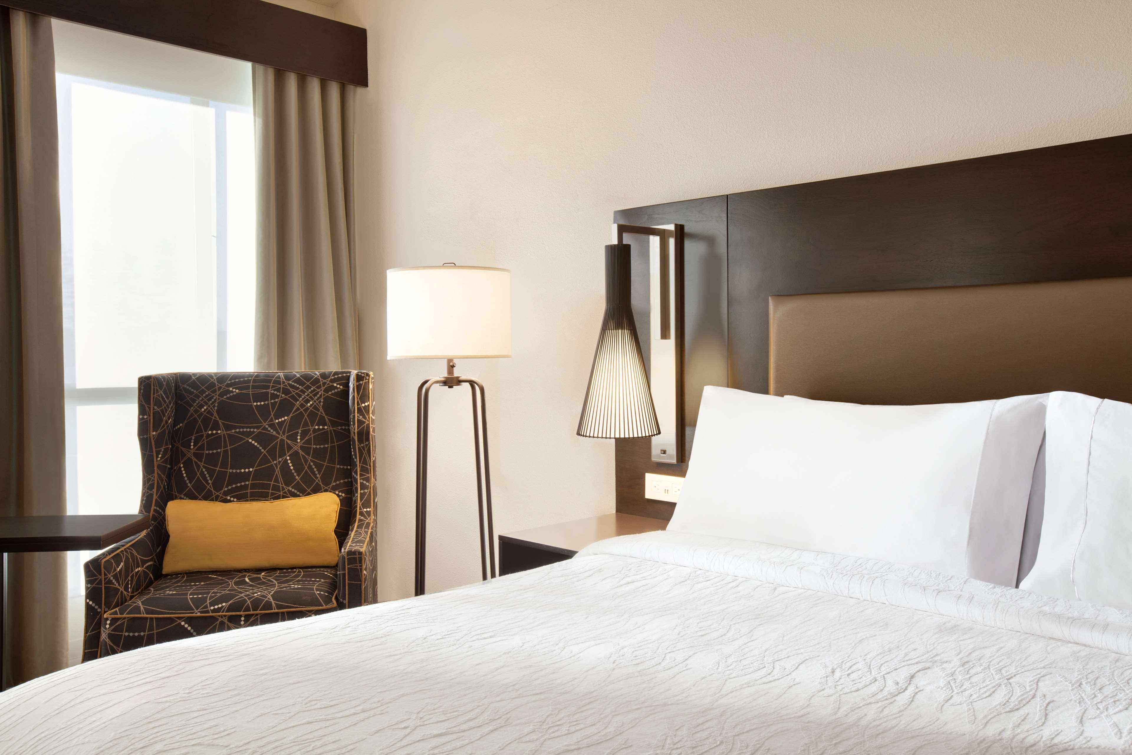 Hilton Garden Inn Cupertino Bagian luar foto