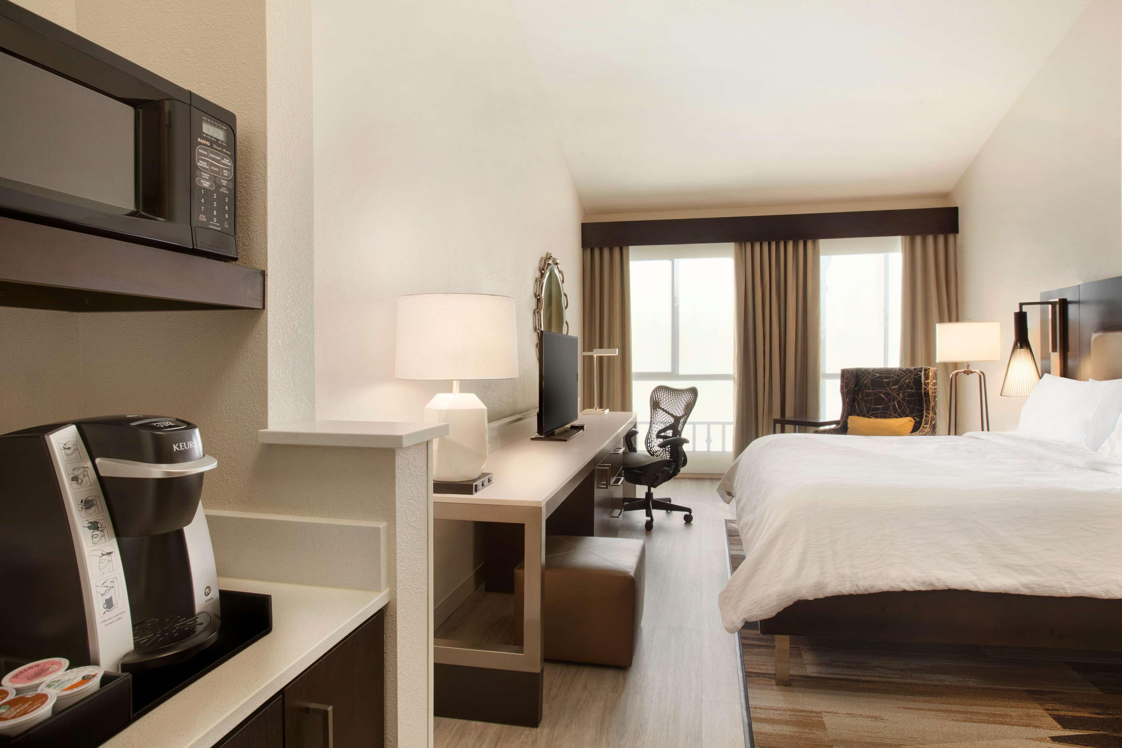 Hilton Garden Inn Cupertino Bagian luar foto